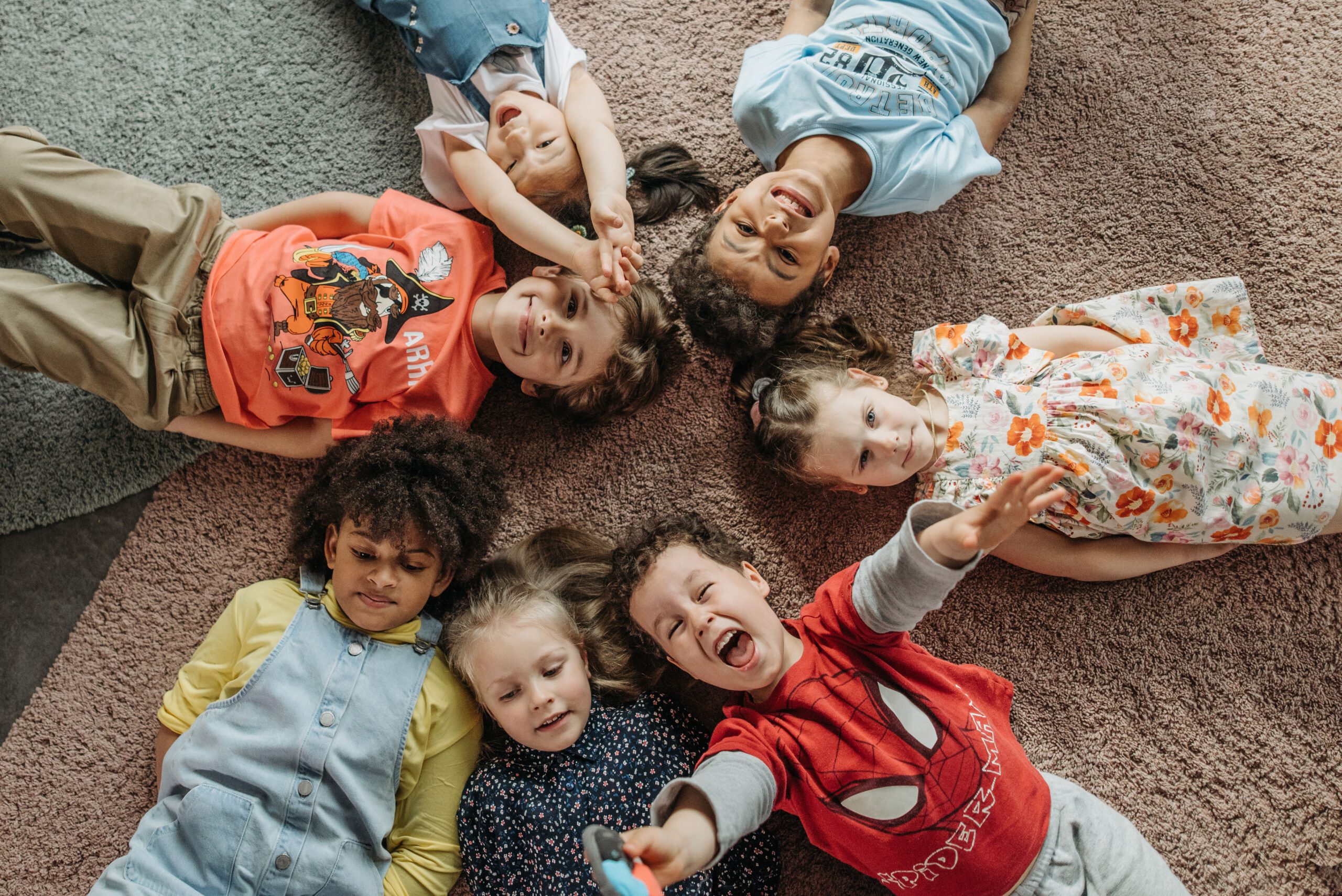 Kinderschutz bei Dagis' Nesthäkchen. Bild: Pexels / Pavel Danilyuk
